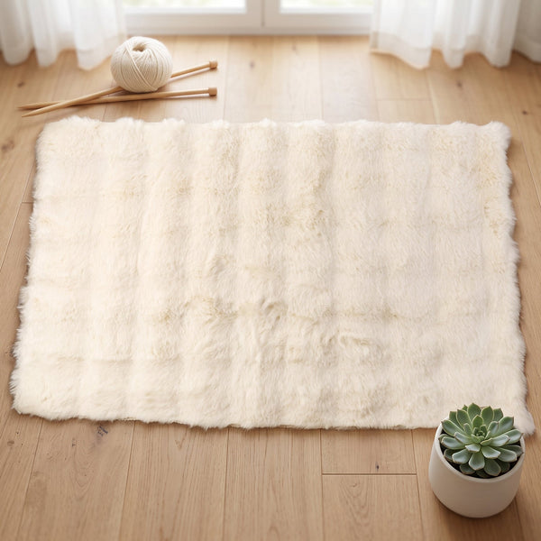 Fluffy Faux Fur Rug, 92 × 56 cm